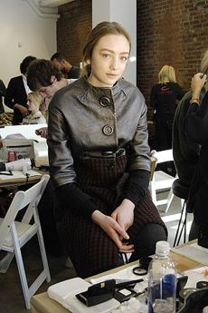 プロエンザ・スクーラーのショーの舞台裏にてジョアンナ・スティックランド 2007年度秋季