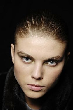 2007年度秋季～マシュー・ウィリアムソンのショーの舞台裏にてマリナ・リンチュク