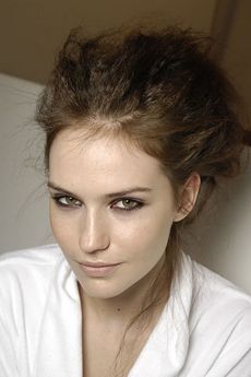 ローレン・スコットのショーの舞台裏にてレイチェル・クラーク 2008年度秋季