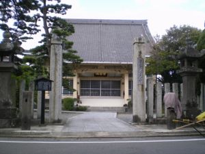 『浄土宗 心光寺』 ～ 晩秋の寺町に開かれたその三門