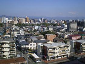 馬出の町とその伽藍の遠貌