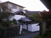 南の伽藍と開かれたその山門