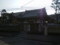 その『假墓』なるものが伝わるという、現福岡市南区の正法寺。