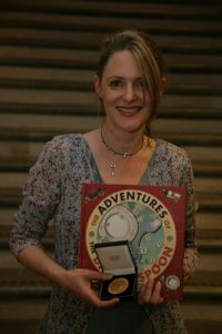 『ジ・アドベンチャー・オブ・ザ・ディッシュ・アンド・ザ・スプーン(The Adventure of the Dish and the Spoon)』で2007年の受賞者となったミニ・グレイ(Mini Grey)