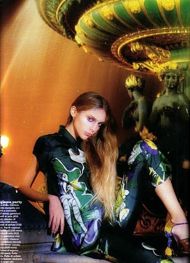 ベルベット誌の頁中にヤスミンカ 2008年2月