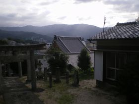 老松神社とその本堂の見据える南方の風景