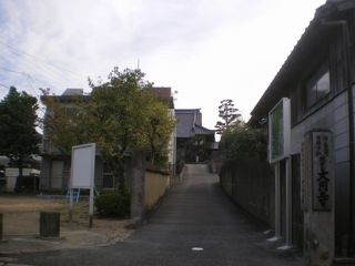 『淨土真宗 本願寺派 暁雲山 大円寺』～ある秋の日の朝に開かれたその門