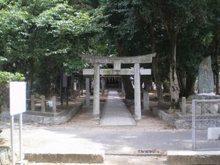 『八幡宮』―蝉の鳴き声賑やかなりし夏の日に鎮まる二の鳥居