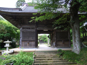 開かれたある夏の日のその山門