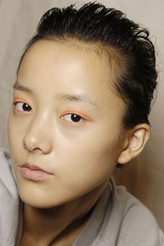 ドリス・ヴァン・ノッテンのショーの舞台裏にて裴蓓 2008年度春季