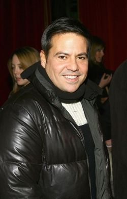 ニューヨーク・ファッション・ウィークにおける自身の秋/冬季コレクションの場にてナルシソ・ロドリゲス―2007年2月6日。