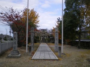 雲多き冬のある日の午前の野方天満宮