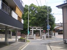 五十川の町中に口を開いた一の鳥居