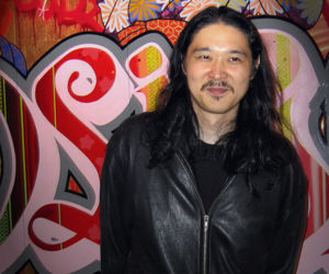 微笑むガジン・フジタ ― 2005年、LACMAにて。